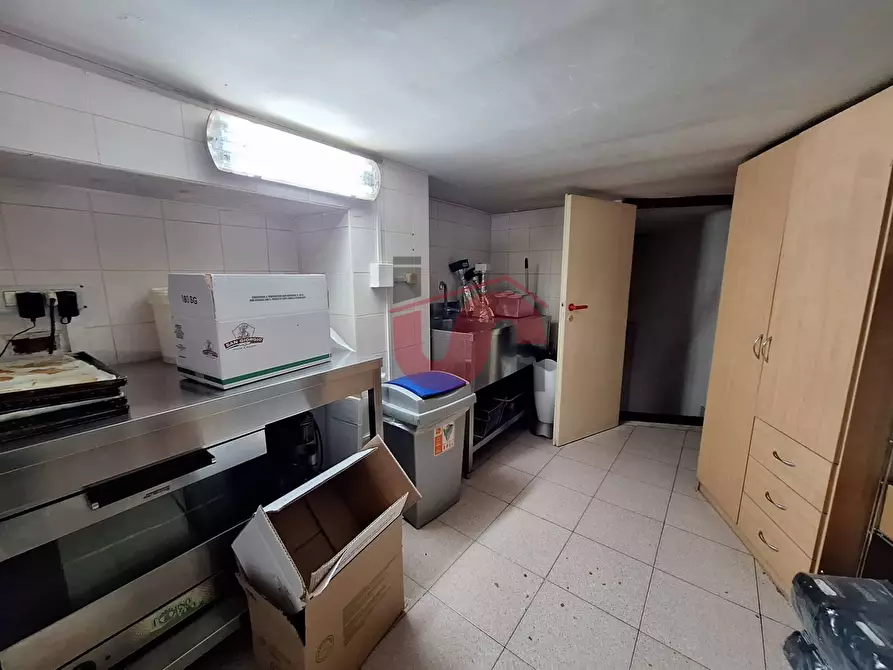 Immagine 22 di Attività commerciale in vendita  in Viale principe di napoli 135 a Benevento