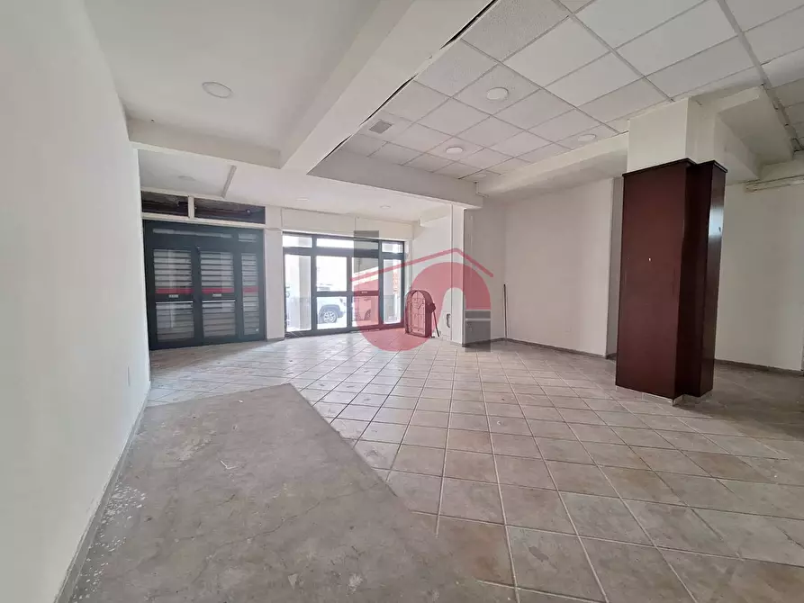 Immagine 3 di Locale commerciale in affitto  in Via Giustiniani a Benevento