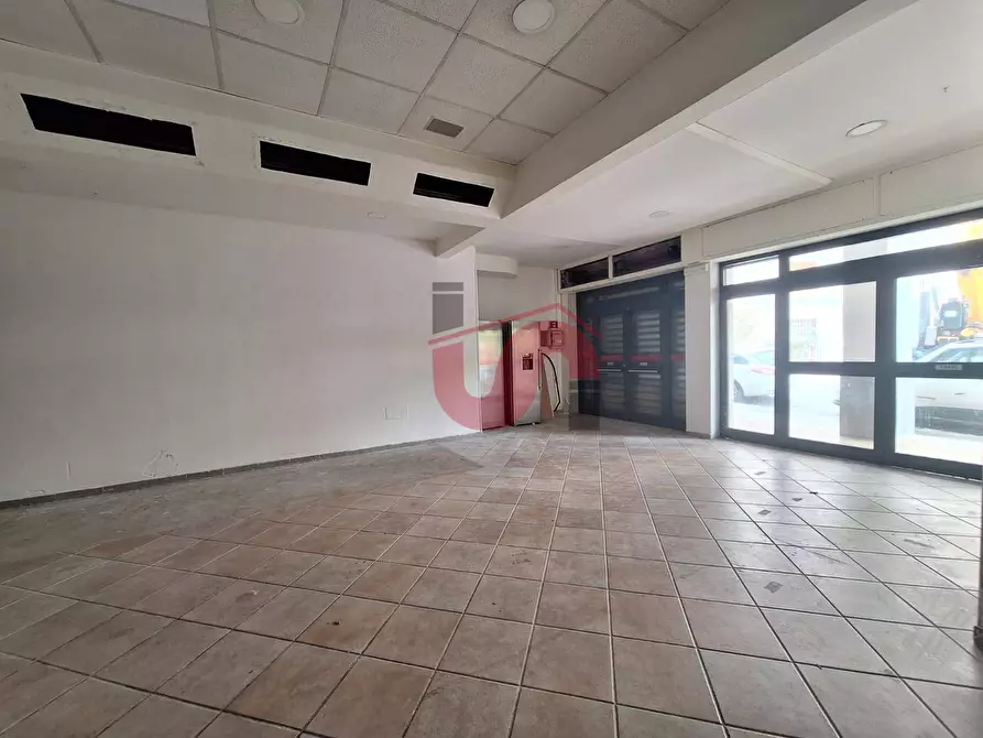 Immagine 4 di Locale commerciale in affitto  in Via Giustiniani a Benevento