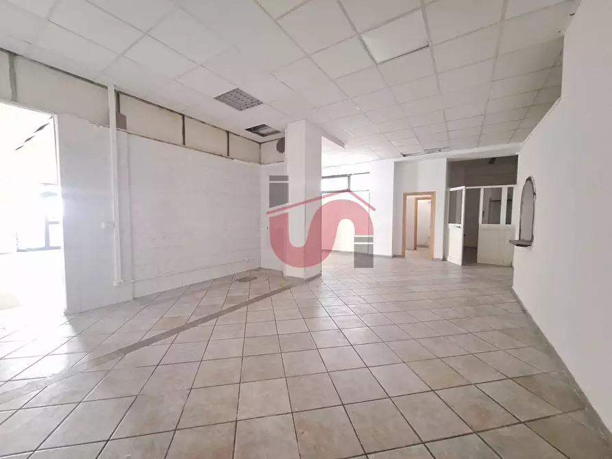 Immagine 8 di Locale commerciale in affitto  in Via Giustiniani a Benevento