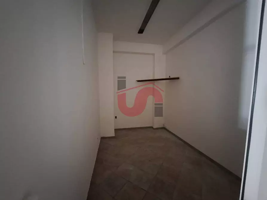 Immagine 12 di Locale commerciale in affitto  in Via Giustiniani a Benevento