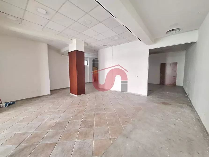 Immagine 7 di Locale commerciale in affitto  in Via Giustiniani a Benevento