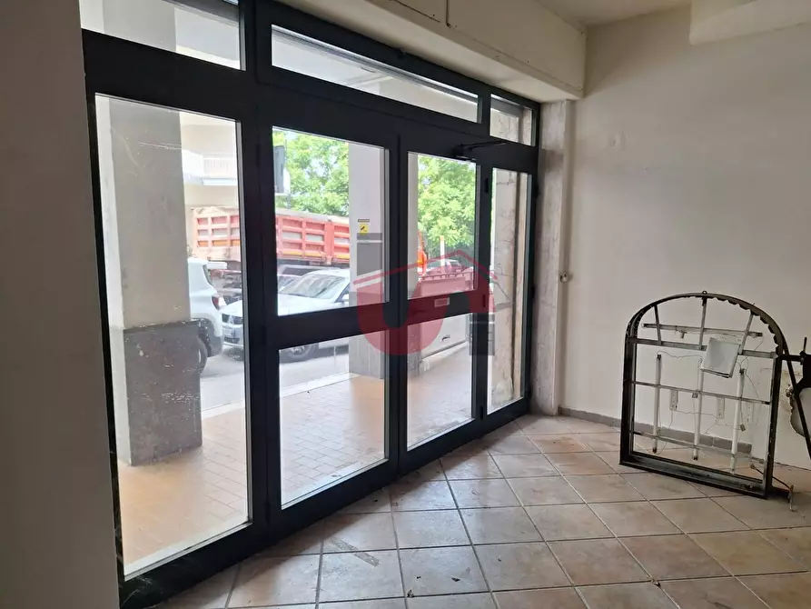 Immagine 11 di Locale commerciale in affitto  in Via Giustiniani a Benevento