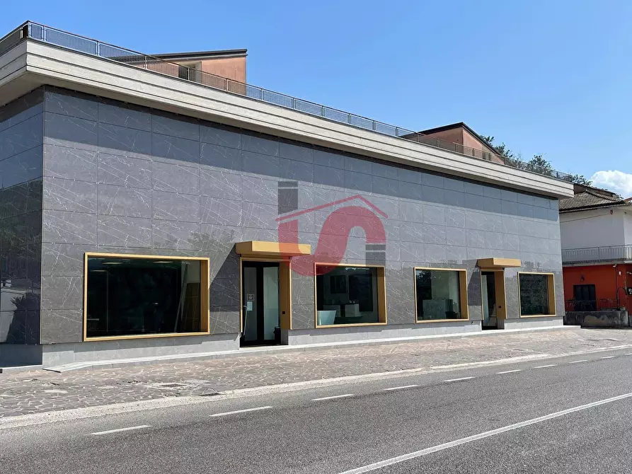 Immagine 3 di Locale commerciale in vendita  in Strada statale 7 a Roccabascerana