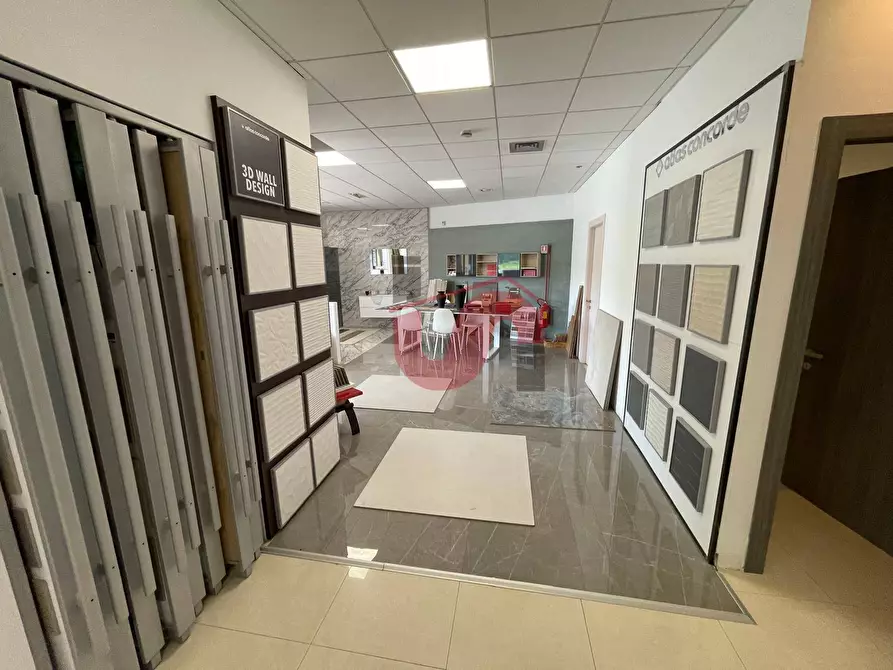 Immagine 24 di Locale commerciale in vendita  in Strada statale 7 a Roccabascerana