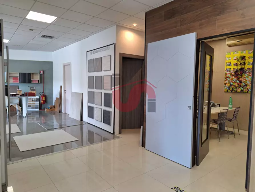 Immagine 10 di Locale commerciale in vendita  in Strada statale 7 a Roccabascerana