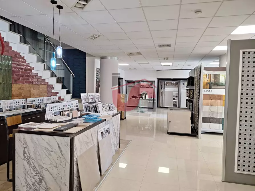 Immagine 8 di Locale commerciale in vendita  in Strada statale 7 a Roccabascerana