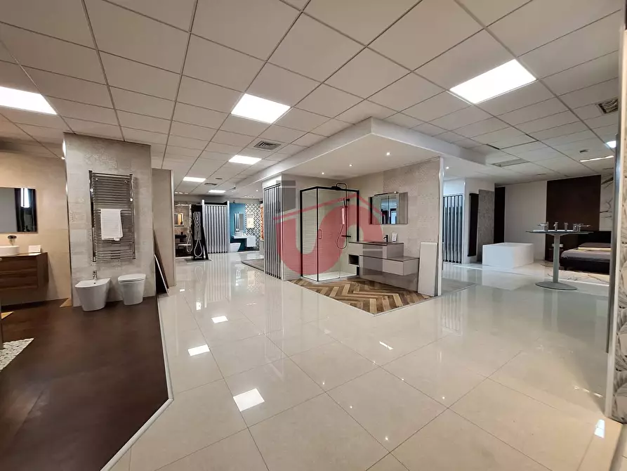 Immagine 12 di Locale commerciale in vendita  in Strada statale 7 a Roccabascerana