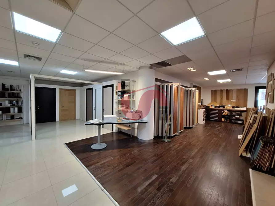 Immagine 13 di Locale commerciale in vendita  in Strada statale 7 a Roccabascerana