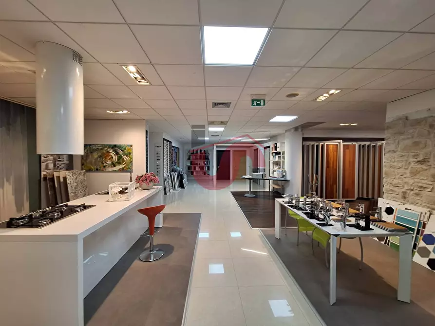 Immagine 14 di Locale commerciale in vendita  in Strada statale 7 a Roccabascerana