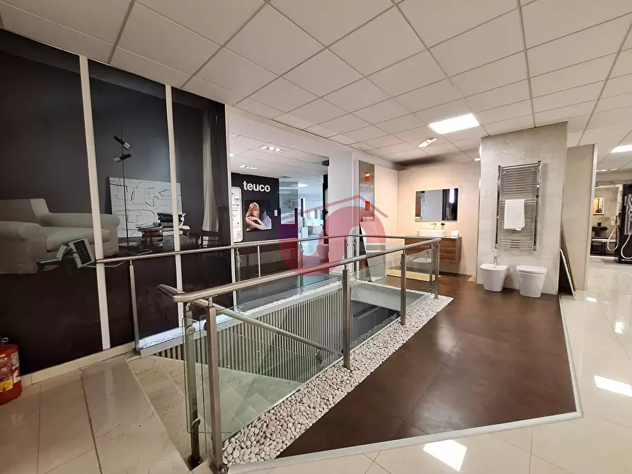 Immagine 23 di Locale commerciale in vendita  in Strada statale 7 a Roccabascerana