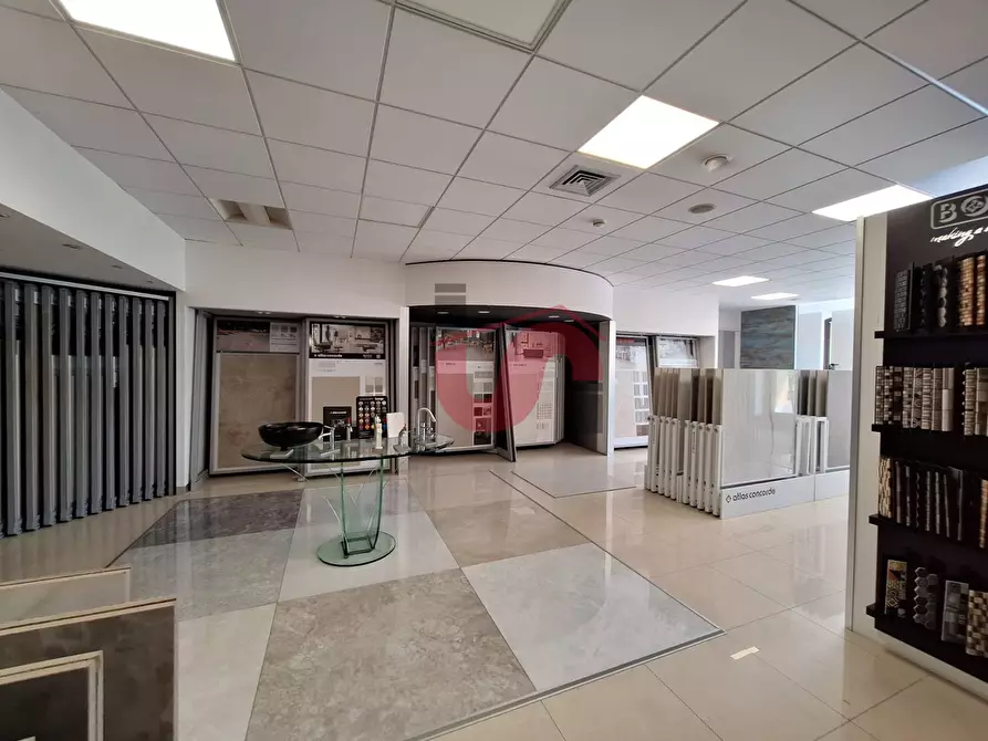 Immagine 9 di Locale commerciale in vendita  in Strada statale 7 a Roccabascerana