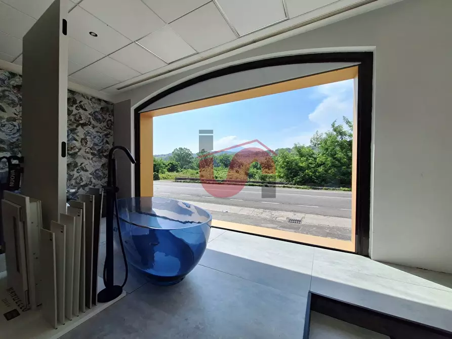 Immagine 19 di Locale commerciale in vendita  in Strada statale 7 a Roccabascerana