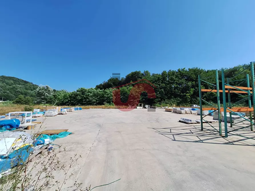 Immagine 41 di Locale commerciale in vendita  in Strada statale 7 a Roccabascerana