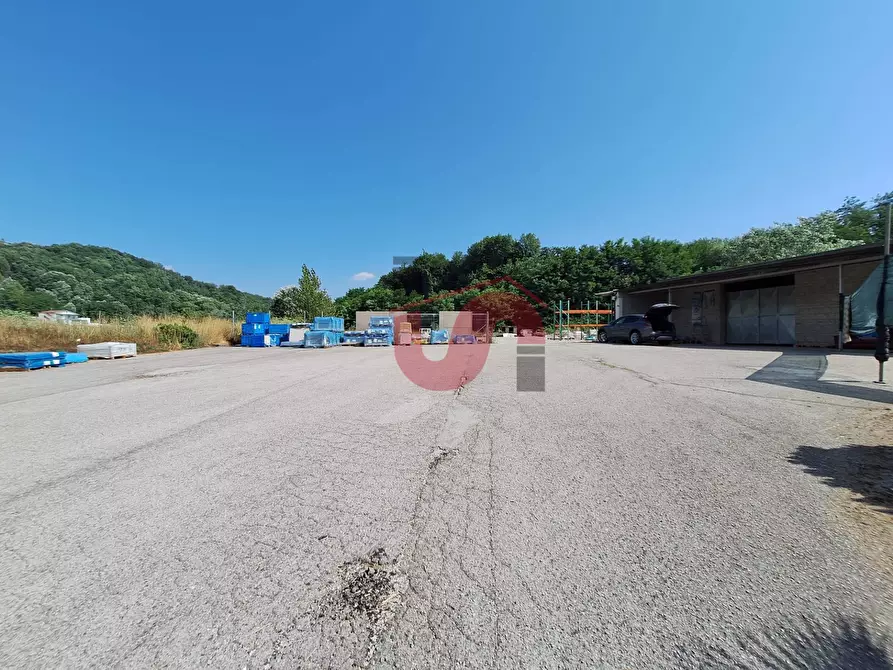 Immagine 42 di Locale commerciale in vendita  in Strada statale 7 a Roccabascerana