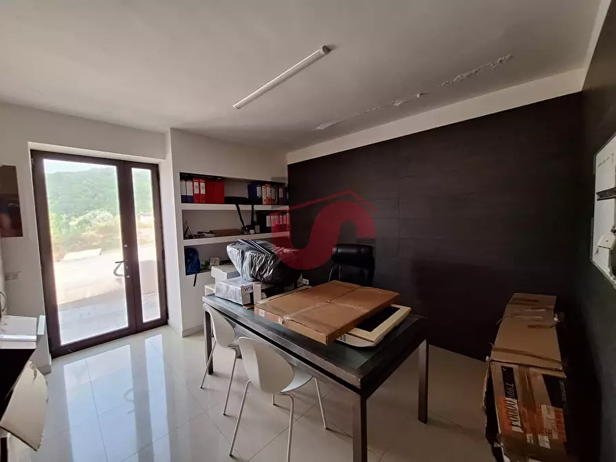 Immagine 26 di Locale commerciale in vendita  in Strada statale 7 a Roccabascerana