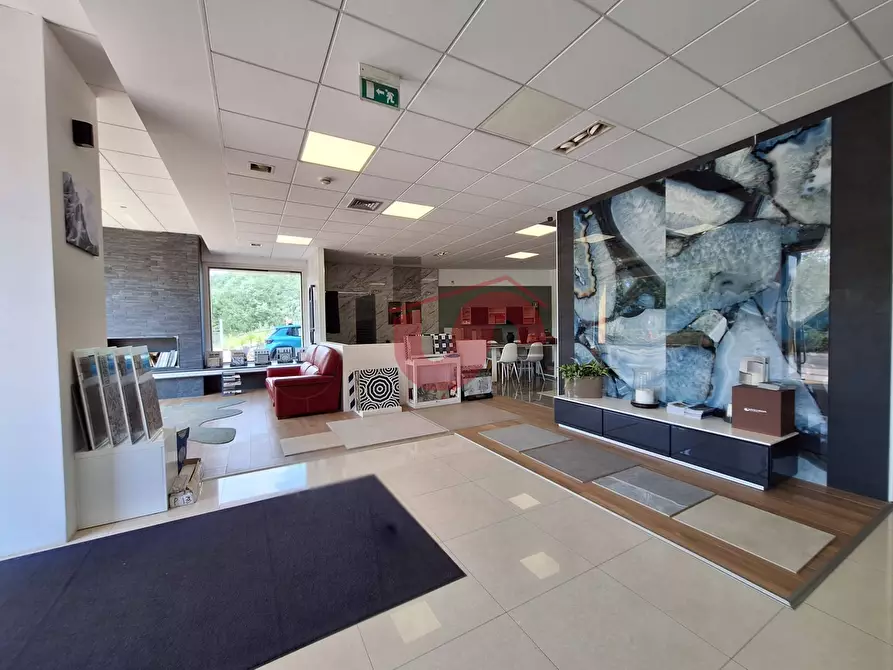 Immagine 7 di Locale commerciale in vendita  in Strada statale 7 a Roccabascerana