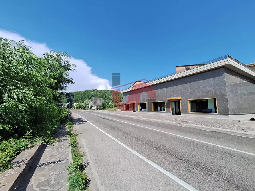 Immagine 4 di Locale commerciale in vendita  in Strada statale 7 a Roccabascerana