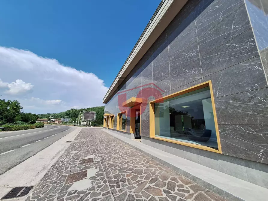 Immagine 5 di Locale commerciale in vendita  in Strada statale 7 a Roccabascerana