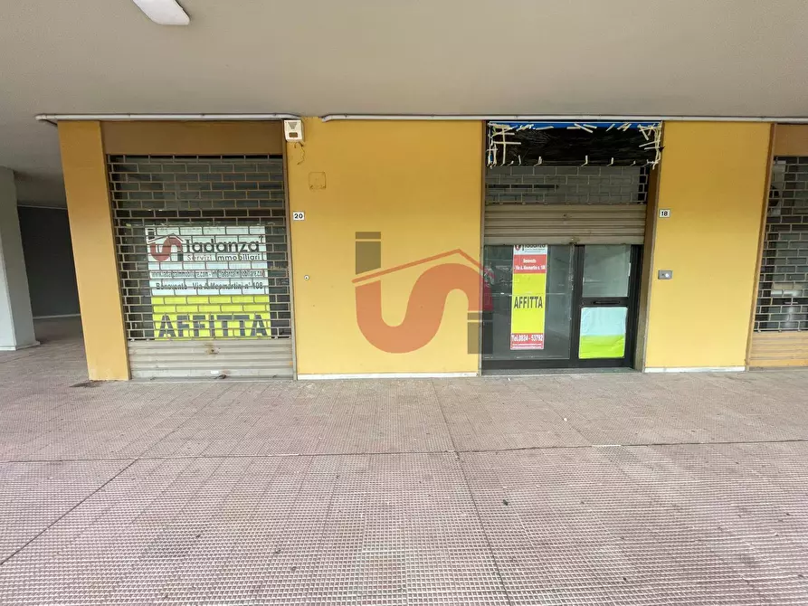 Immagine 4 di Locale commerciale in affitto  in Via S. Massimiliano Kolbe a Benevento