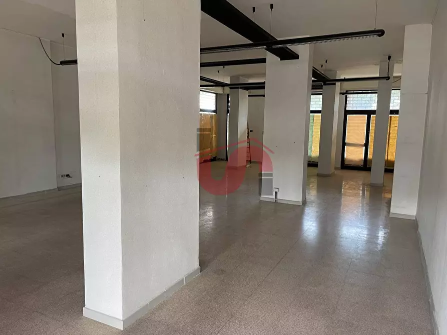 Immagine 17 di Locale commerciale in affitto  in Via S. Massimiliano Kolbe a Benevento