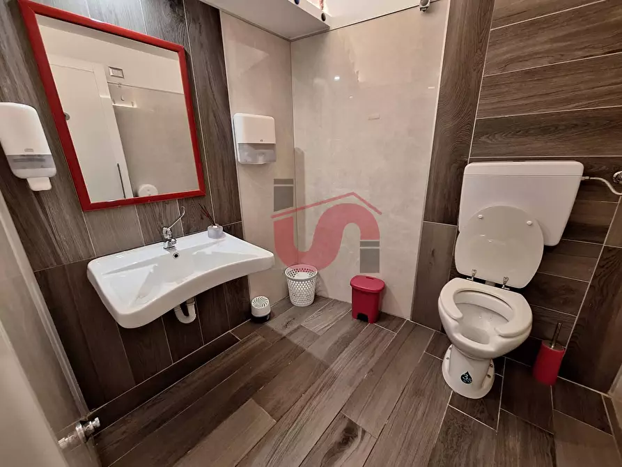 Immagine 25 di Locale commerciale in affitto  in Via Torretta a Benevento