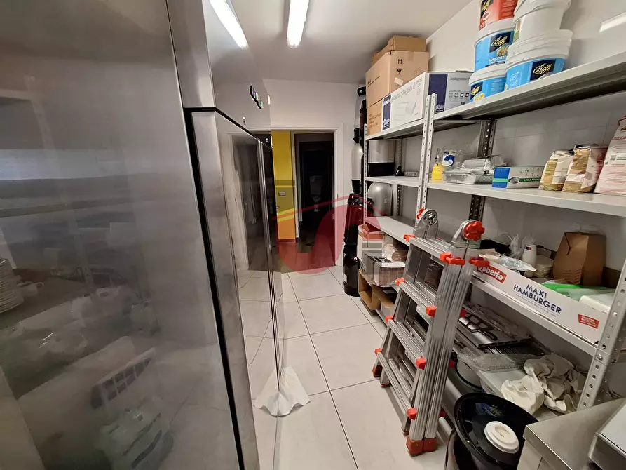 Immagine 21 di Locale commerciale in affitto  in Via Torretta a Benevento