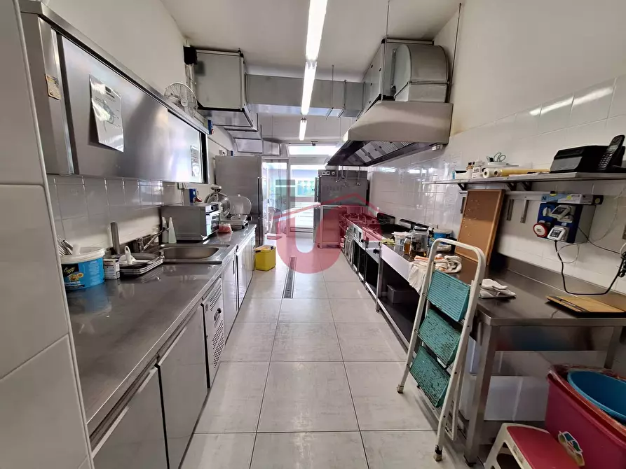 Immagine 19 di Locale commerciale in affitto  in Via Torretta a Benevento