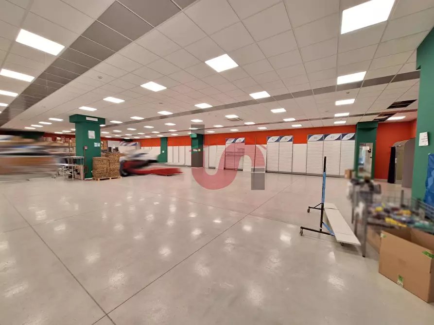 Immagine 6 di Locale commerciale in affitto  in Benevento a Benevento