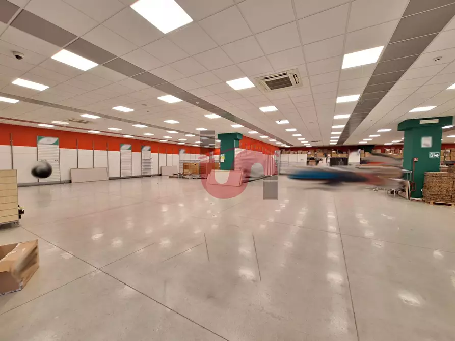 Immagine 5 di Locale commerciale in affitto  in Benevento a Benevento