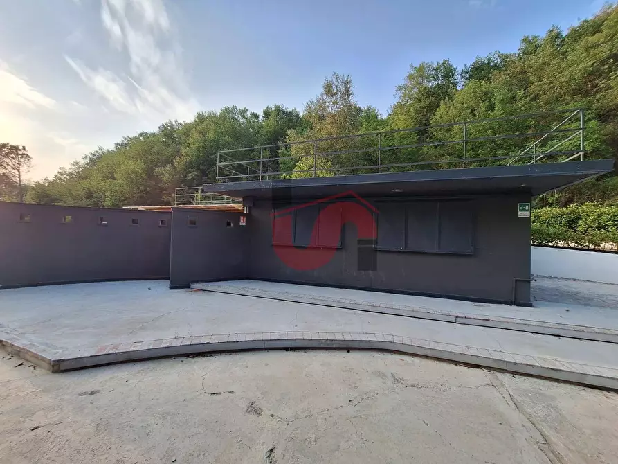 Immagine 5 di Locale commerciale in vendita  in C.DA TRESSANTI a Ceppaloni