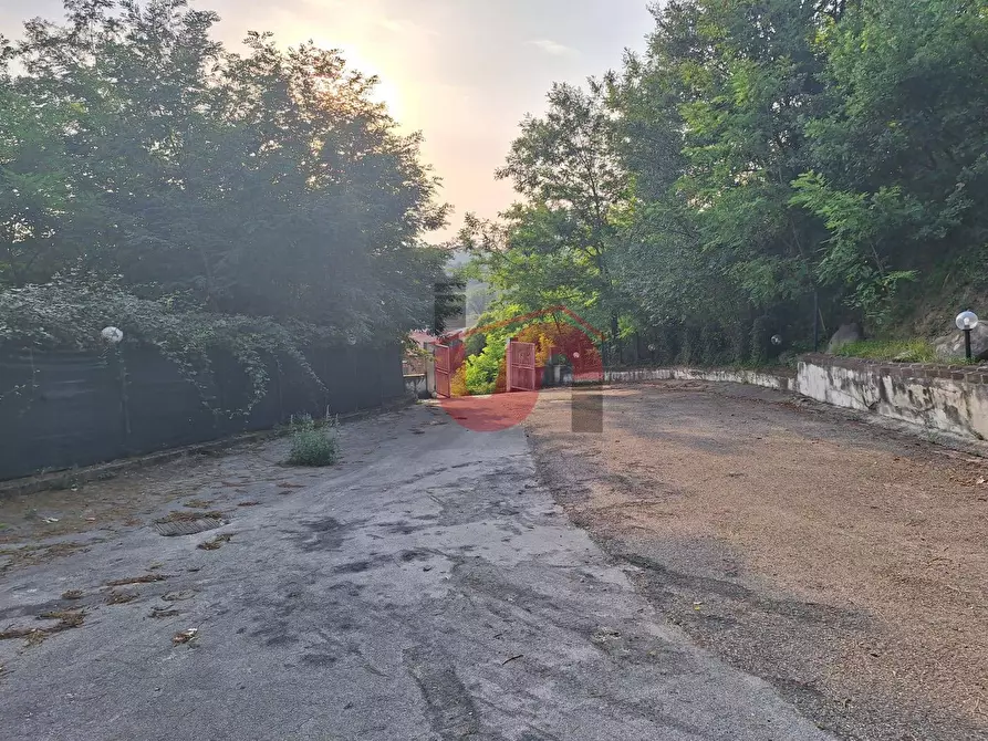 Immagine 18 di Locale commerciale in vendita  in C.DA TRESSANTI a Ceppaloni