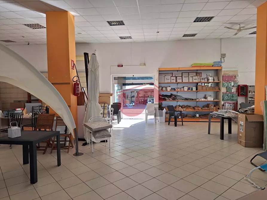 Immagine 3 di Negozio in affitto  in Via Tre Santi a Arpaise