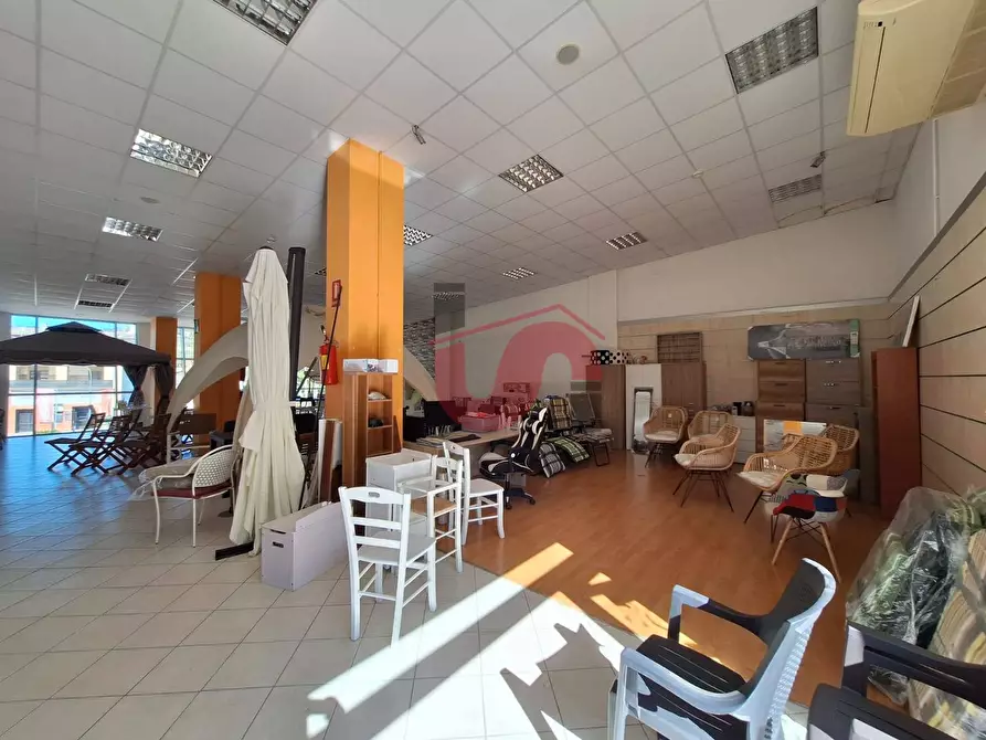 Immagine 8 di Negozio in affitto  in Via Tre Santi a Arpaise