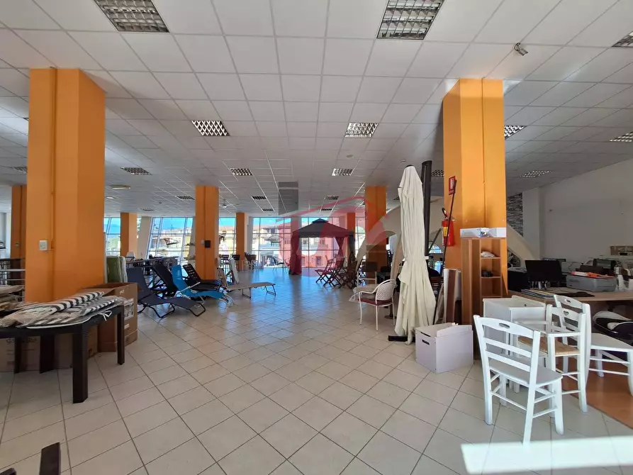 Immagine 9 di Negozio in affitto  in Via Tre Santi a Arpaise