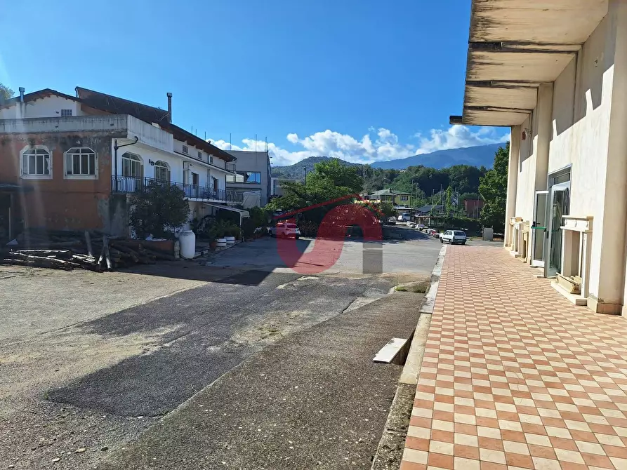 Immagine 20 di Negozio in affitto  in Via Tre Santi a Arpaise