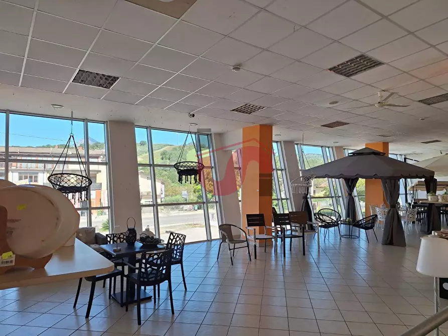 Immagine 15 di Negozio in affitto  in Via Tre Santi a Arpaise