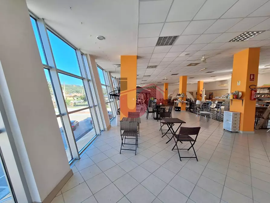 Immagine 2 di Negozio in affitto  in Via Tre Santi a Arpaise