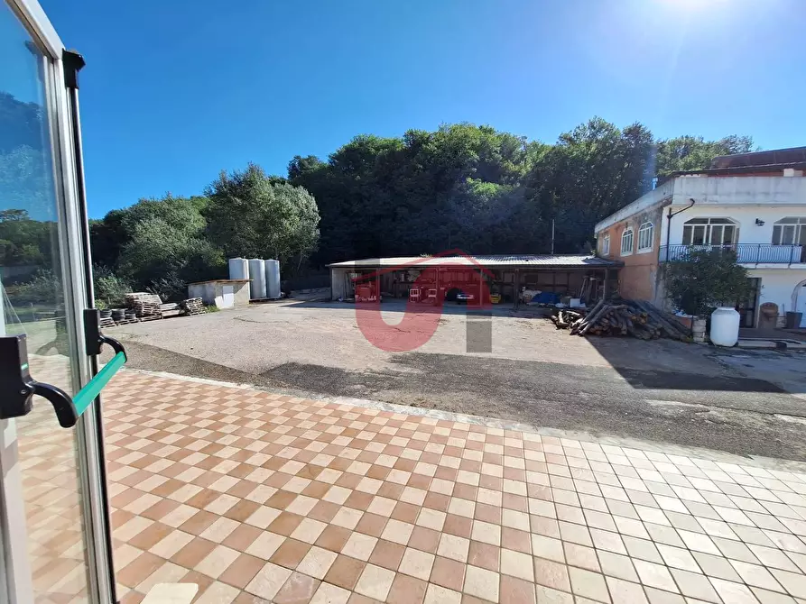 Immagine 18 di Negozio in affitto  in Via Tre Santi a Arpaise