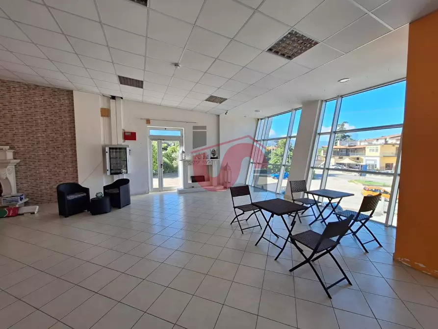 Immagine 16 di Negozio in affitto  in Via Tre Santi a Arpaise