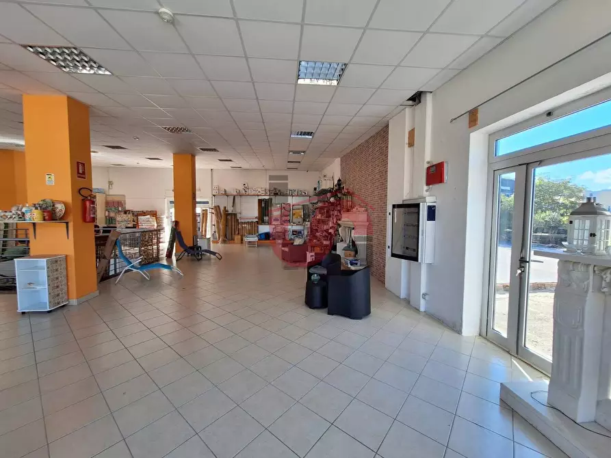 Immagine 4 di Negozio in affitto  in Via Tre Santi a Arpaise