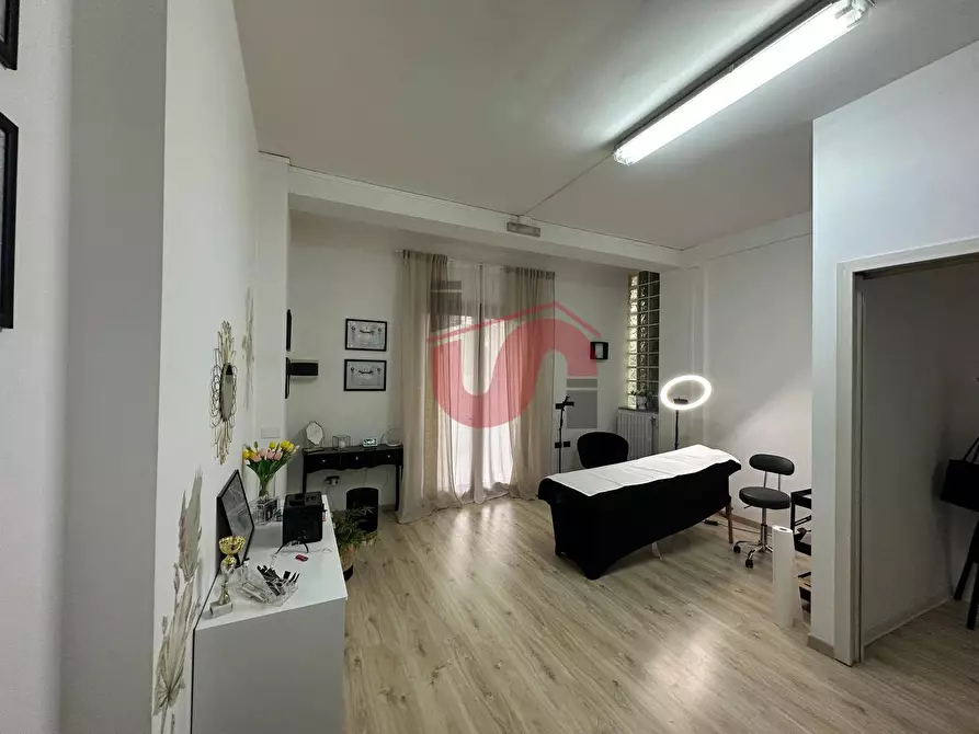 Immagine 1 di Locale commerciale in affitto  in Via Vanvitelli a Benevento