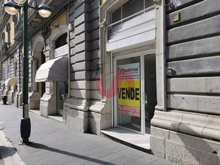 Immagine 20 di Negozio in vendita  in Corso Garibaldi 180 a Benevento