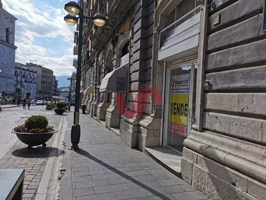 Immagine 2 di Negozio in vendita  in Corso Garibaldi 180 a Benevento