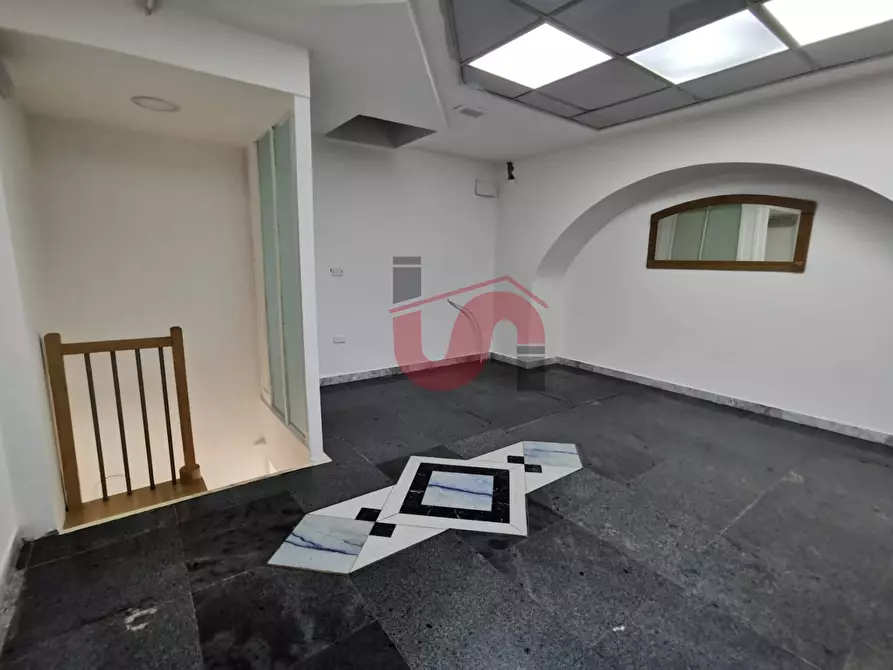 Immagine 8 di Negozio in vendita  in Corso Garibaldi 180 a Benevento