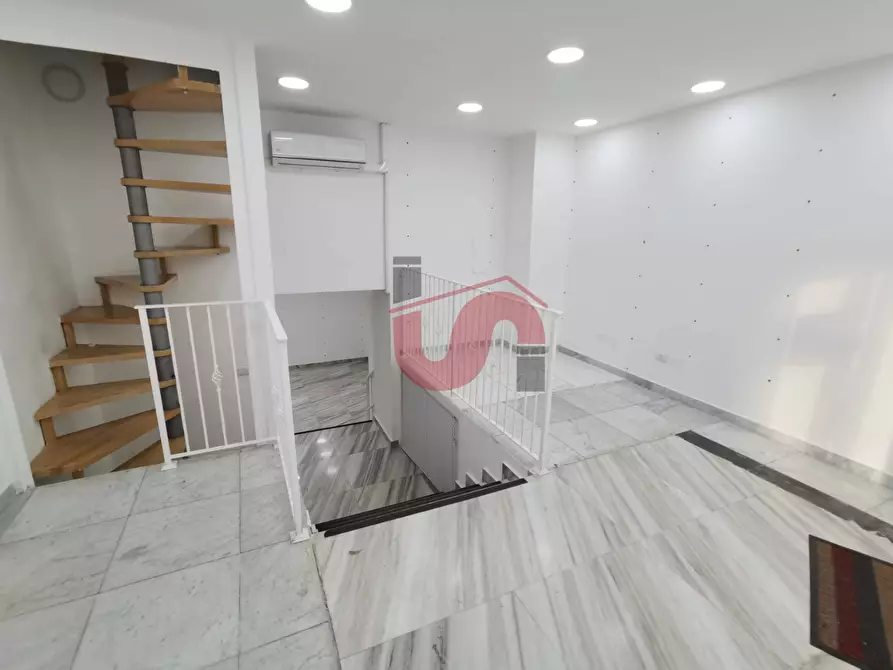 Immagine 5 di Negozio in vendita  in Corso Garibaldi 180 a Benevento