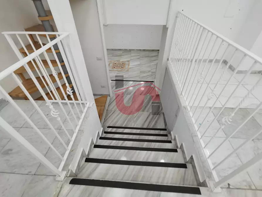 Immagine 10 di Negozio in vendita  in Corso Garibaldi 180 a Benevento