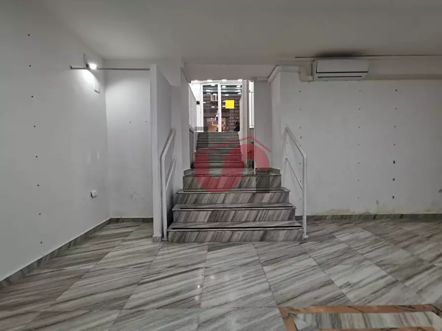 Immagine 14 di Negozio in vendita  in Corso Garibaldi 180 a Benevento