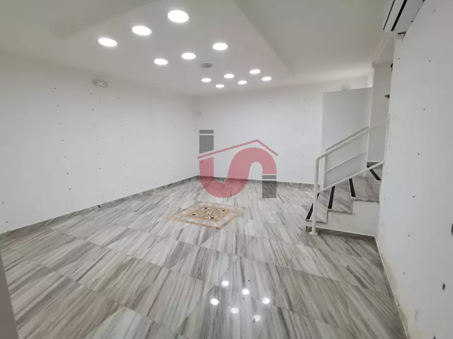 Immagine 4 di Negozio in vendita  in Corso Garibaldi 180 a Benevento