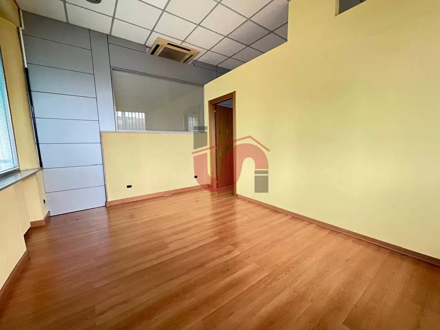 Immagine 2 di Locale commerciale   in Via Roberto Ruffilli a Benevento